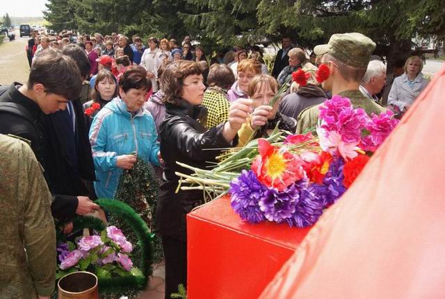 Захоронение останков К.В.Шевкуна в п.Муромцево Омской области. 2016.