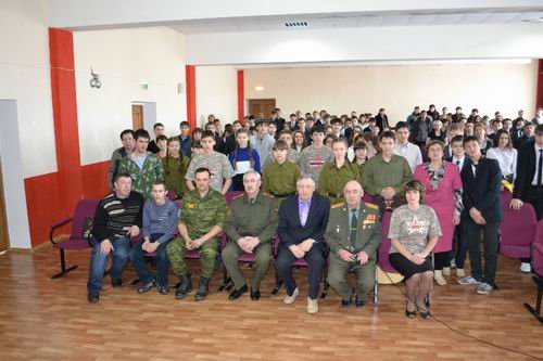 Участники Марша Памяти и школьники г.Нурлат