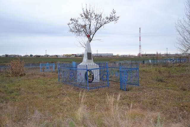 Уборка на кладбище п.Тарн-Варн Нурлатского района.