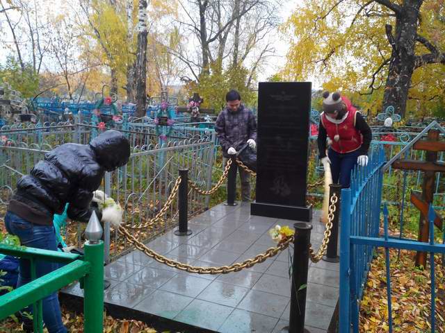Уборка воинских захоронений на кладбищах в Республике Татарстан.