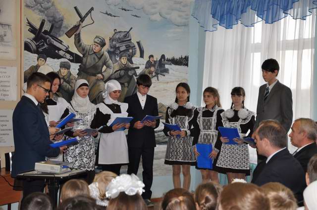 Вручение медальона сержанта Н.Н.Никонова. 2014.