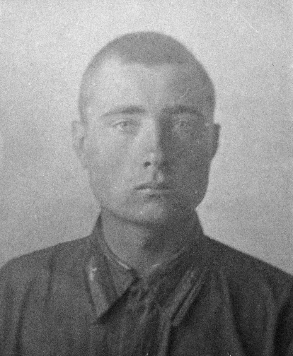 Младший лейтенант ВОДЯНИКОВ Виктор Григорьевич.