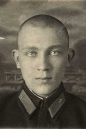 Младший лейтенант Николай Никитович Зотов.
