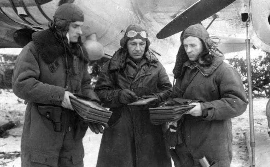 Пе-2, найденный с вертолета в 1992 году. «Крылья Татарстана». Мурманская область - Татарстан. 2025 г. Пе-2, найденный с вертолета в 1992 году. «Крылья Татарстана». Мурманская область - Татарстан. 2025 г.