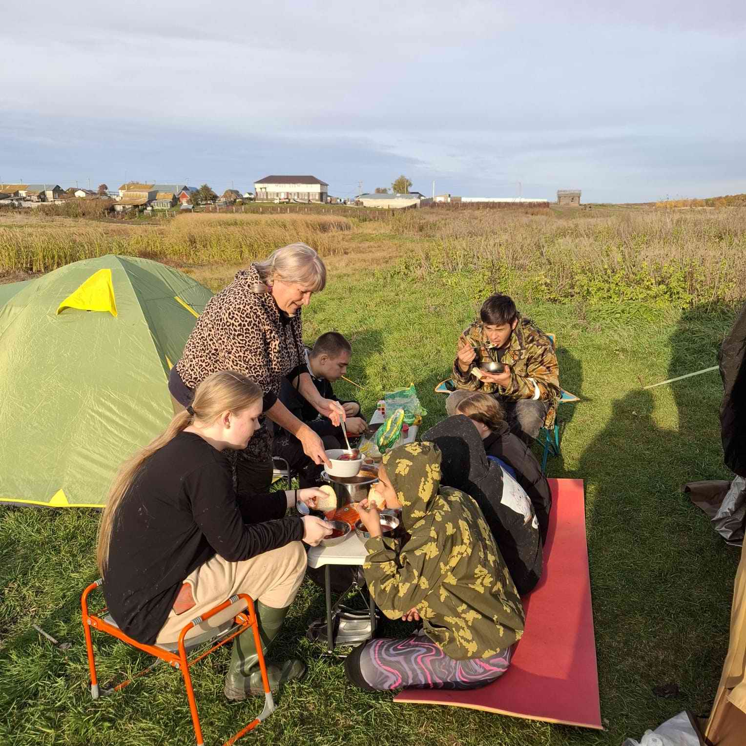    ,      19181922 . . 2025 .