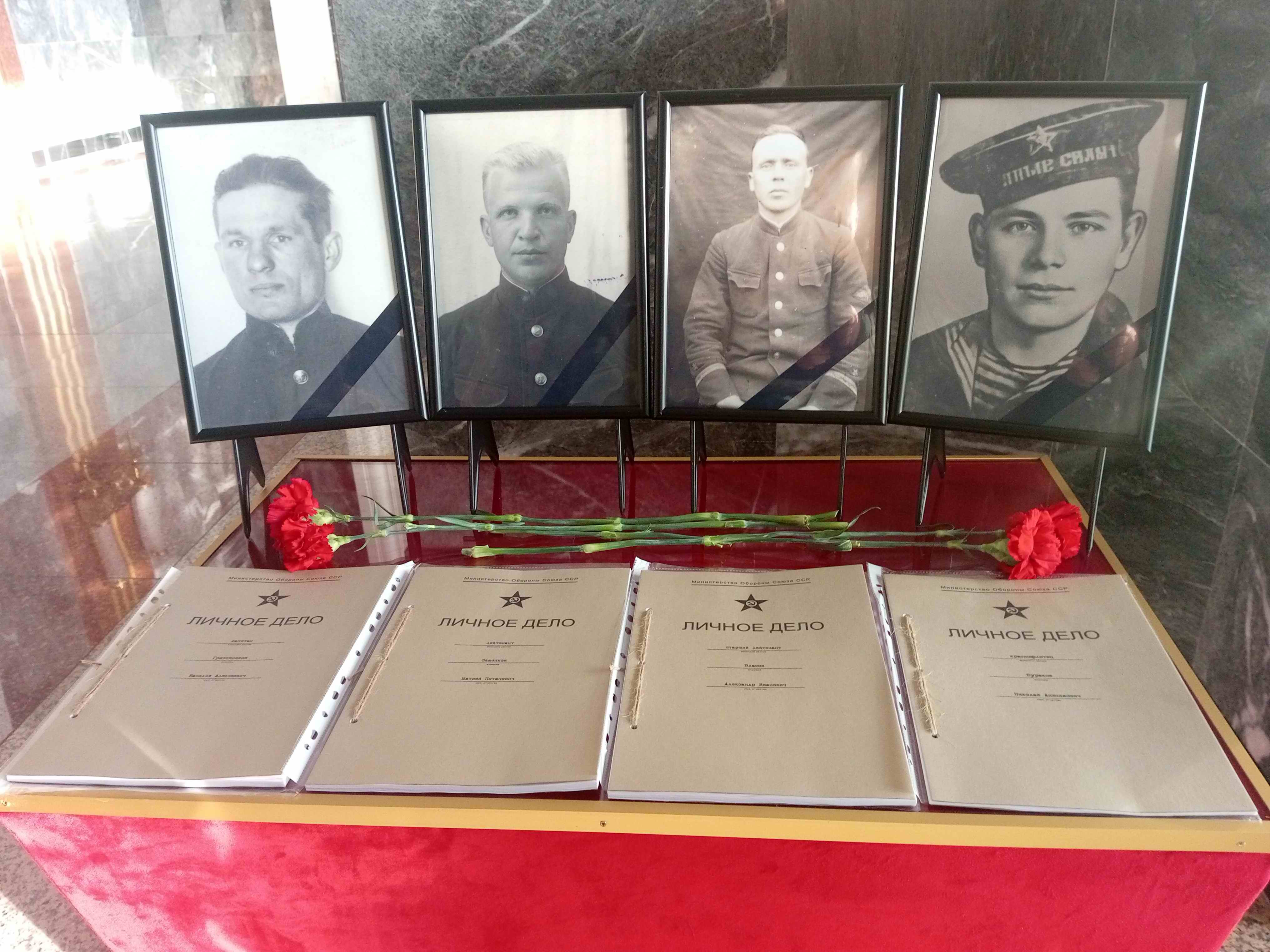 В Подмосковье с почестями захоронили экипаж Героя Советского Союза Василия Гречишникова.
г.Мытищи Московской области - Республика Татарстан. 2026 г. В Подмосковье с почестями захоронили экипаж Героя Советского Союза Василия Гречишникова.
г.Мытищи Московской области - Республика Татарстан. 2026 г.